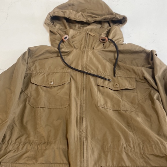 Mountain Hardware rain resistant jacket - Picture 2 of 3